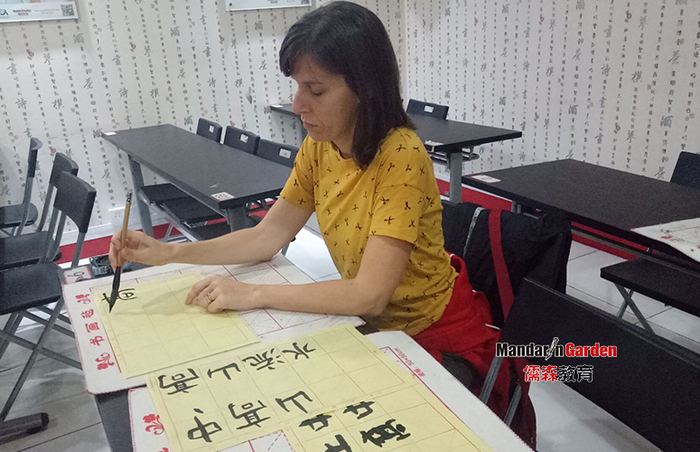 学习中文走近中国 尽在汉语学校暑期语言训练营.jpg