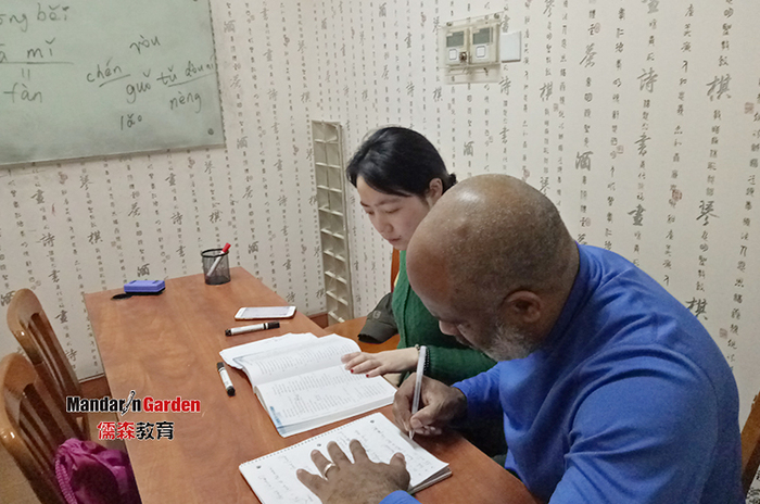 上海学校一对一授课 着力改善老外中文学习效率.jpg