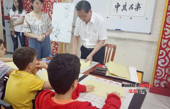 上海专业老师：其实中文要比英语难得多.jpg