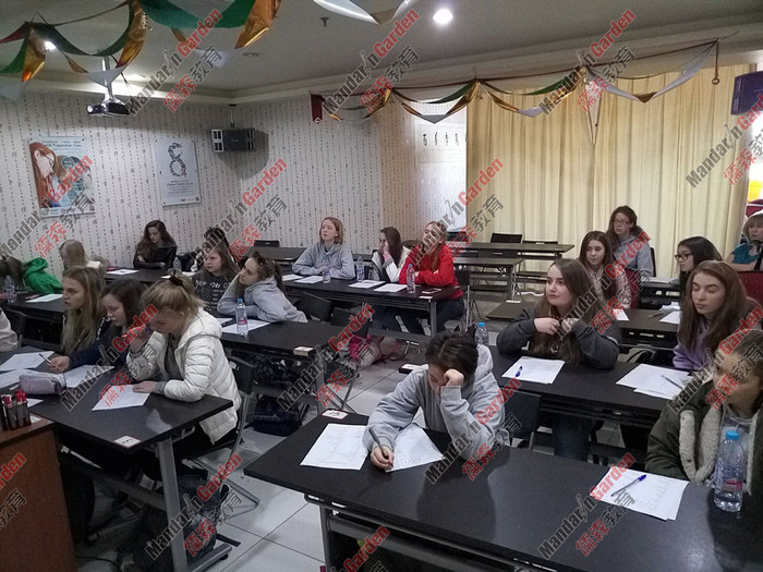 官网 教老外学中文 这里的课堂让立陶宛学生充满智慧和张力.jpg